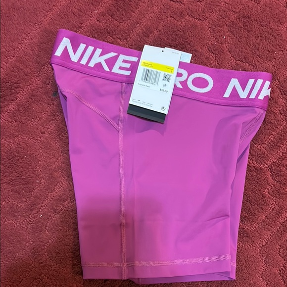 BRAND NEW WITH TAGS Nike Purple 5 Inch Athletic Shorts Compression Fit - Picture 3 of 4